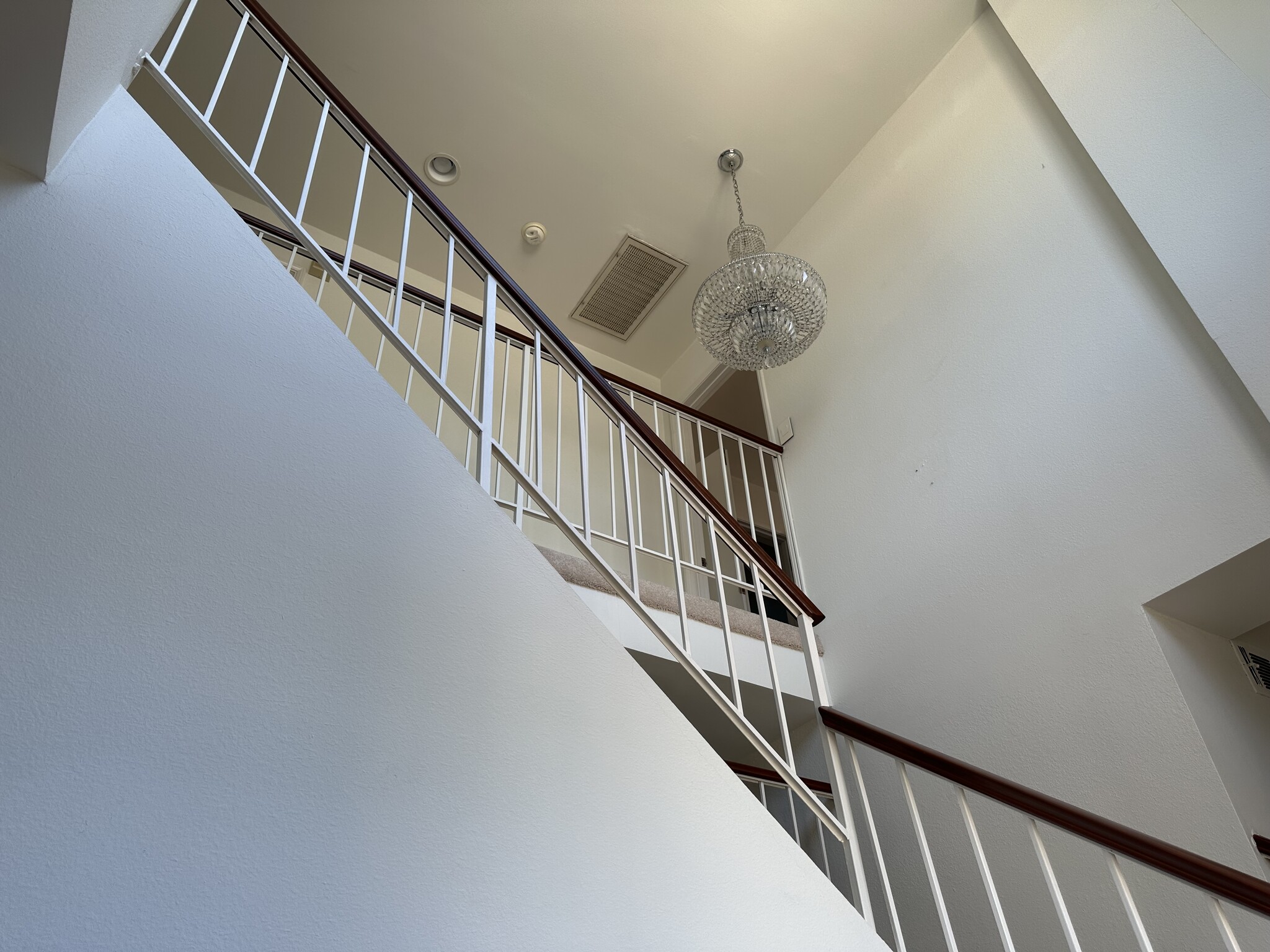 Building Photo - 609 S El Molino Ave