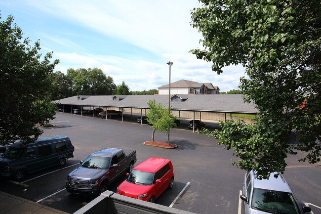 Building Photo - 1100 Pine Valley Dr