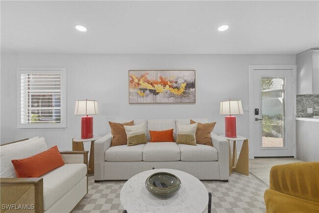 Building Photo - 609 12th Ave S