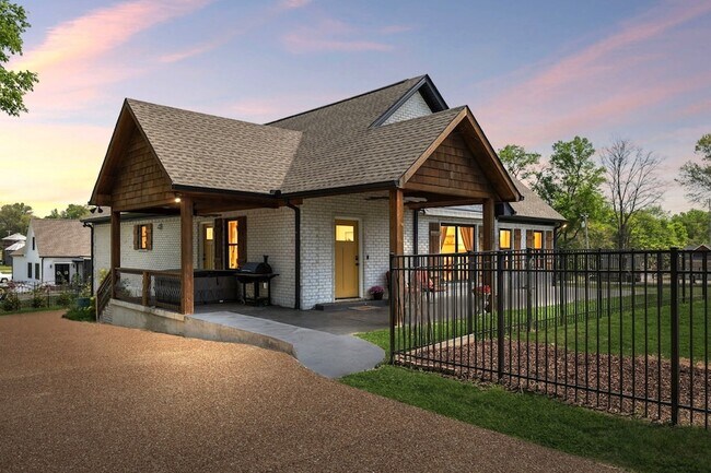 Building Photo - 2104 Williamsport Pike