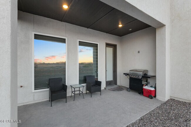 Building Photo - 870 Airship Pl