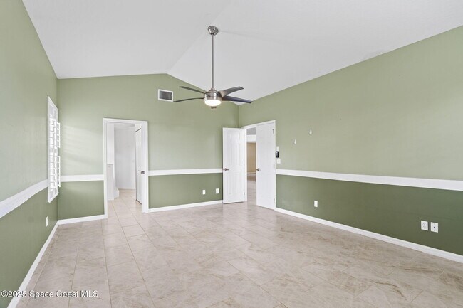 Building Photo - 475 Buttonwood Dr