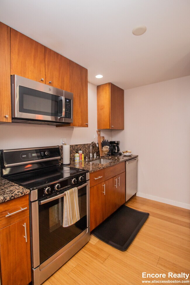 Building Photo - 16 Miner St