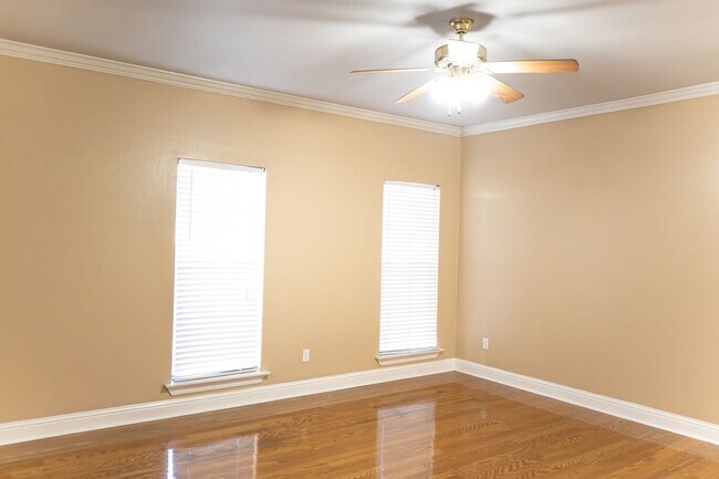 Building Photo - 2 Bed 2 Bath