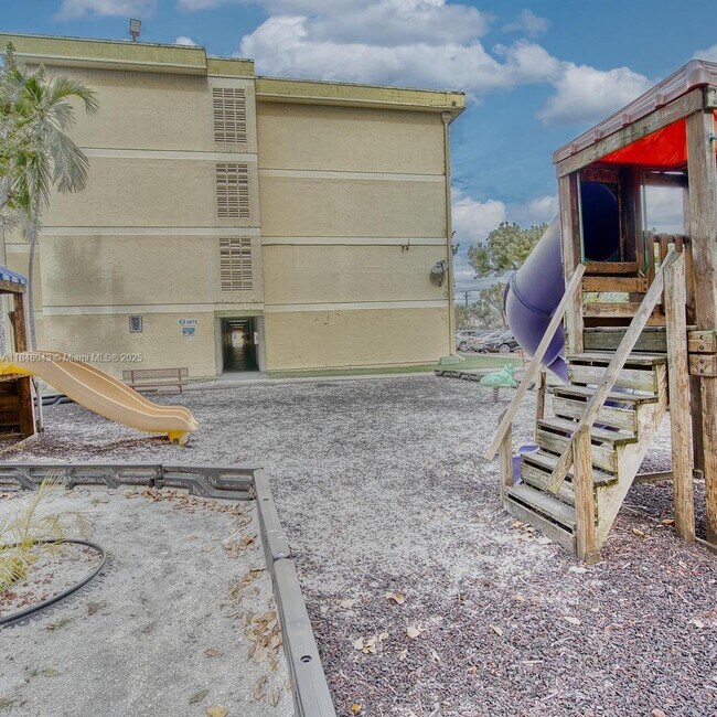 Building Photo - 1875 W 56th St