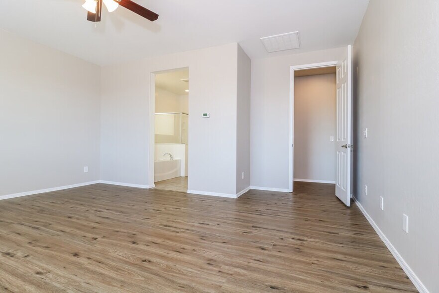 Building Photo - 6114 S 30th Ln