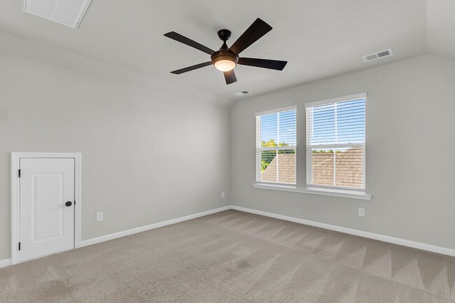 Building Photo - Beautiful 3 Bedrooms, 3.5 Bathrooms Home i...