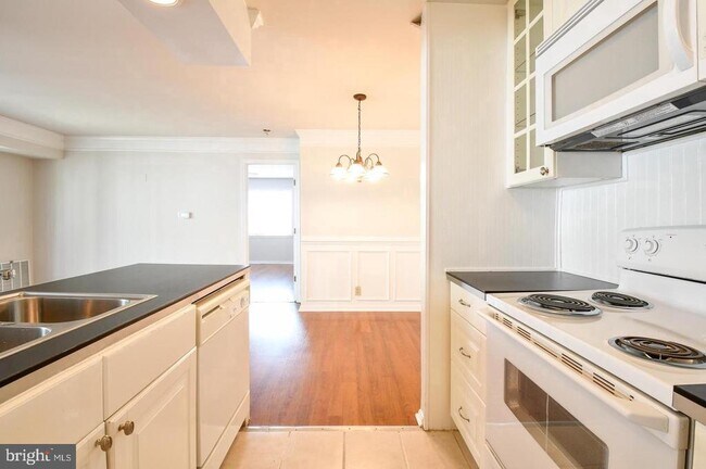 Building Photo - 102 Chesterfield Ln