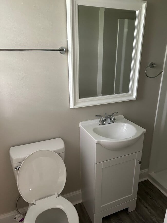 Building Photo - 3 bedroom, two bath home for rent