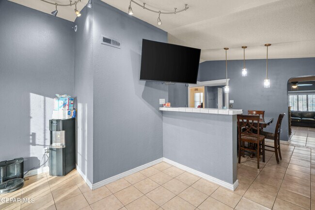 Building Photo - 13475 Sunset Hills Dr