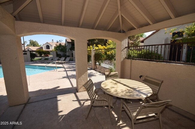 Building Photo - Beautiful 2 bed 2.5 bath Townhouse in Mesa!