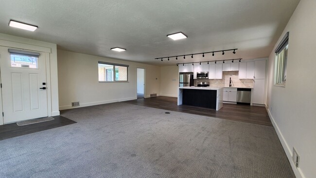 Building Photo - 167 W Center