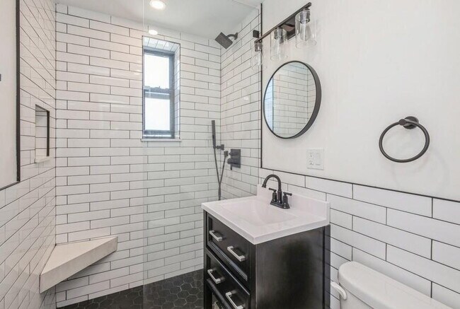 Building Photo - Comfortable and Spacious Rental Opportunity