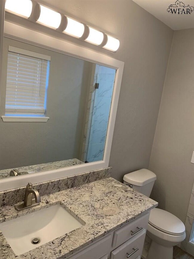 Building Photo - 5519 Briargrove Dr