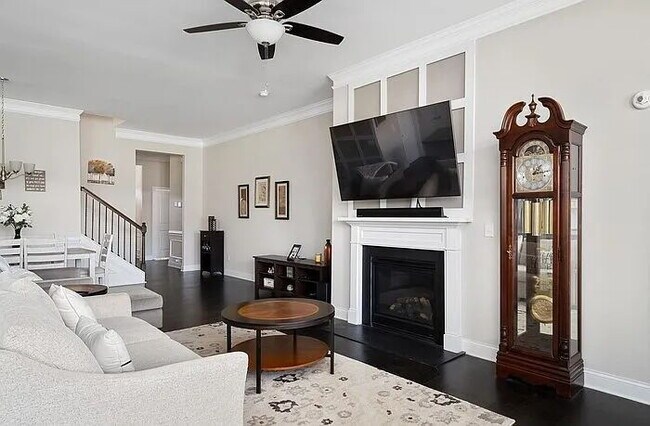 Building Photo - Spacious 4-Bedroom Retreat with 3 Full Baths in Anderson's Prime Location!