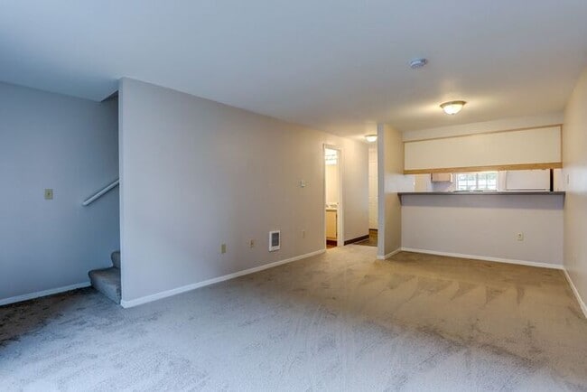 Building Photo - 2bed/1.5bath Townhome Available Today! Get...