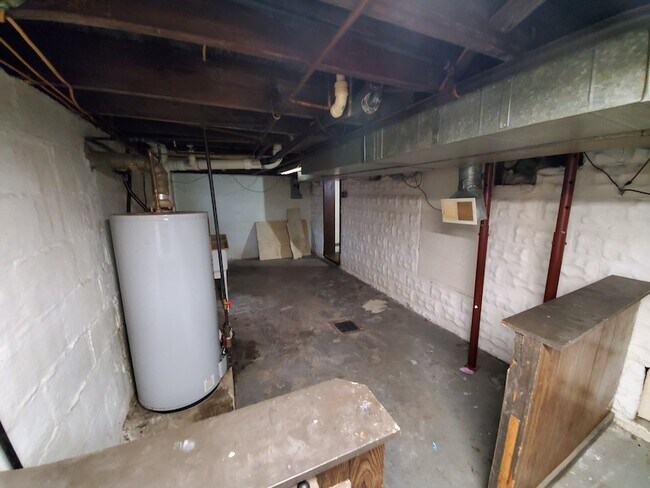 Building Photo - 4449 Lucerne Ave