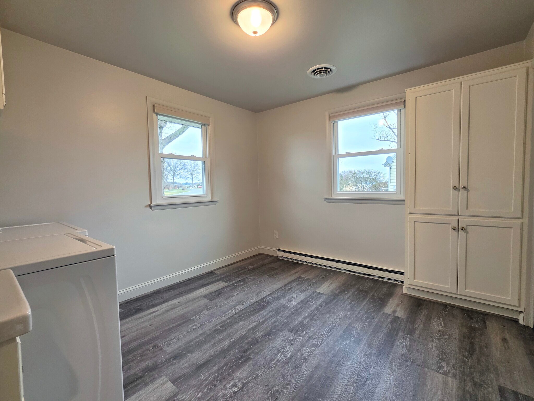 Building Photo - 2 Colonial Ave