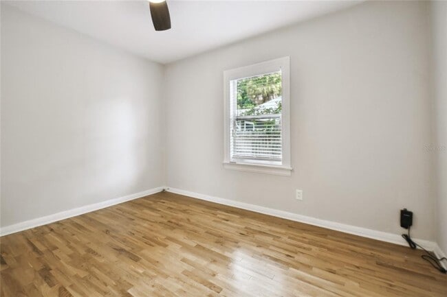 Building Photo - 308 N Gomez Ave