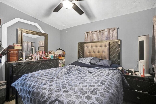 Building Photo - 3500 SW 37th St