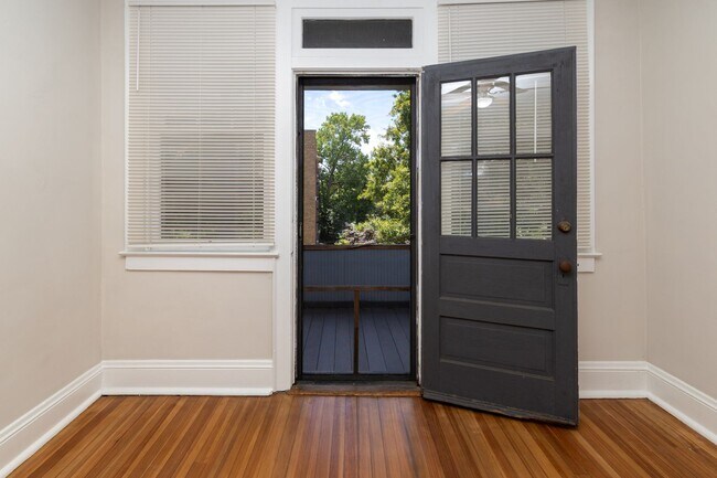 Building Photo - True Ghent Beauty 2/1 Move in Now