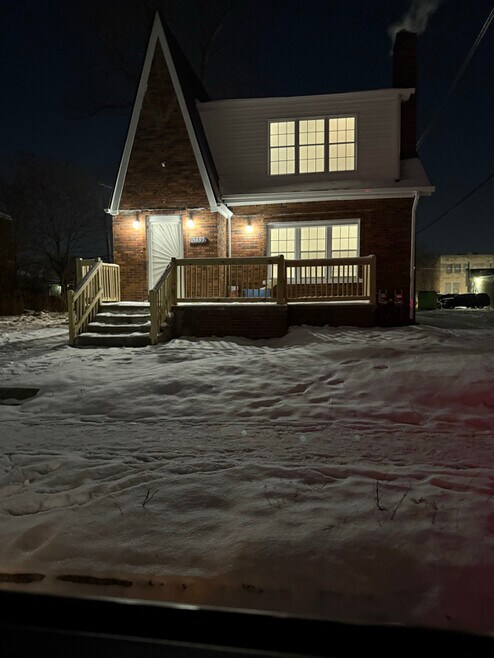 Building Photo - 15895 Kentucky St