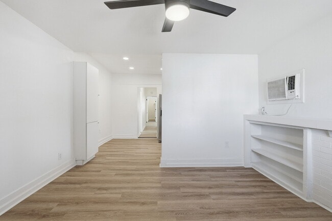 Building Photo - 325 N 15th St