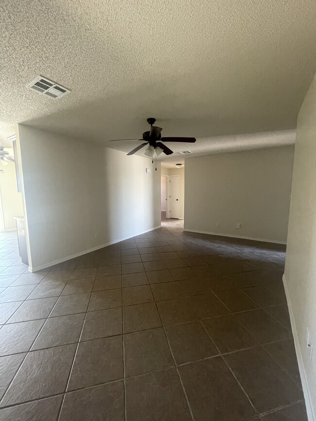 Building Photo - 1832 Shreya St