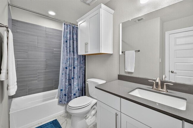 Building Photo - 15820 Celosia St