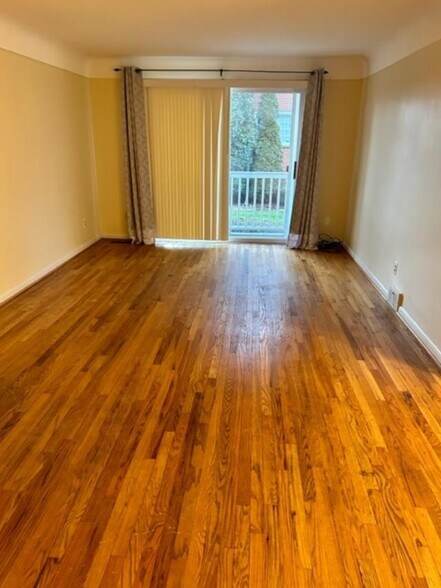 Living Room - 437 N Eton St