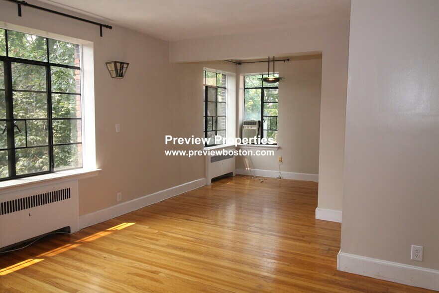 Building Photo - 97 Strathmore Rd