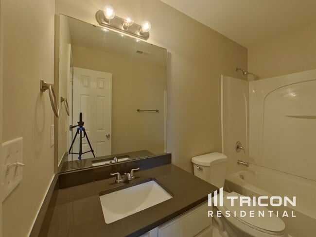 Building Photo - 4514 New House Dr