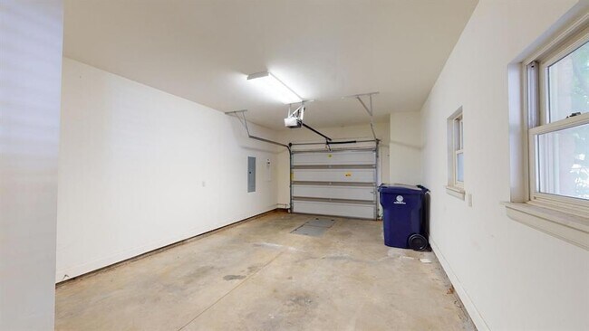 Building Photo - 205 N Geary Ave