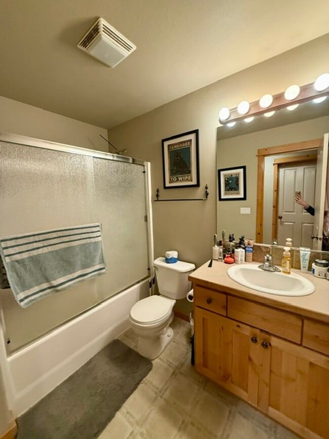 Building Photo - Beautiful Lodge-Style Single Level 3 Bedroom Home in Mountain Pines!