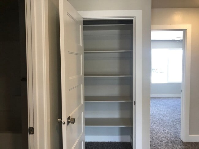 Building Photo - Reduced Rent Modern 3 Bedroom Home for Rent