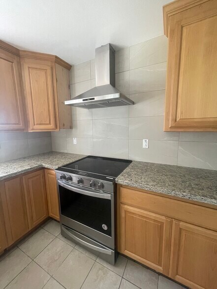 Building Photo - 326 Stafford Way