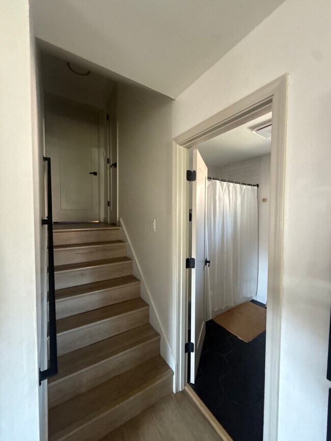 Building Photo - 14548 Tripp Ave
