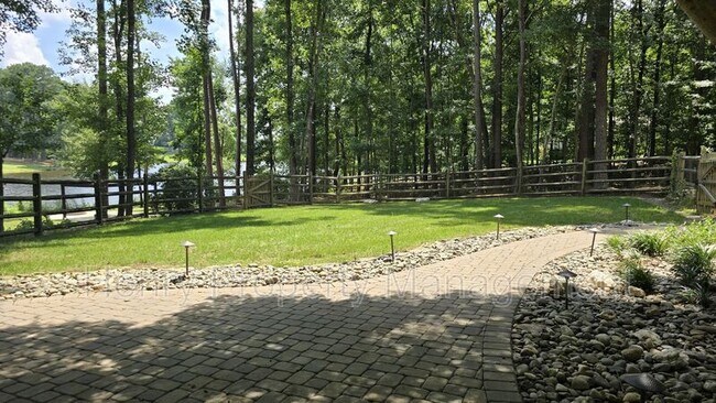 Building Photo - 4521 Briarglen Ln