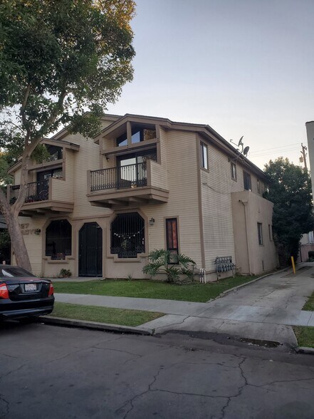 Building Photo - 1127 Gladys Ave