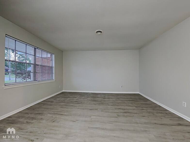 Building Photo - 6127 Heatherbrook Dr