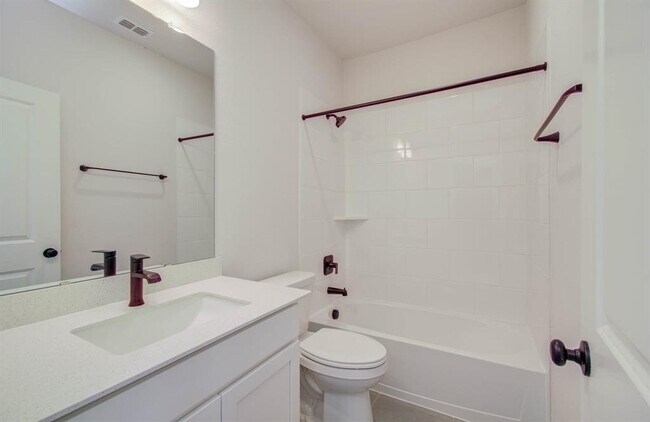Building Photo - 1515 Noble Pk Dr