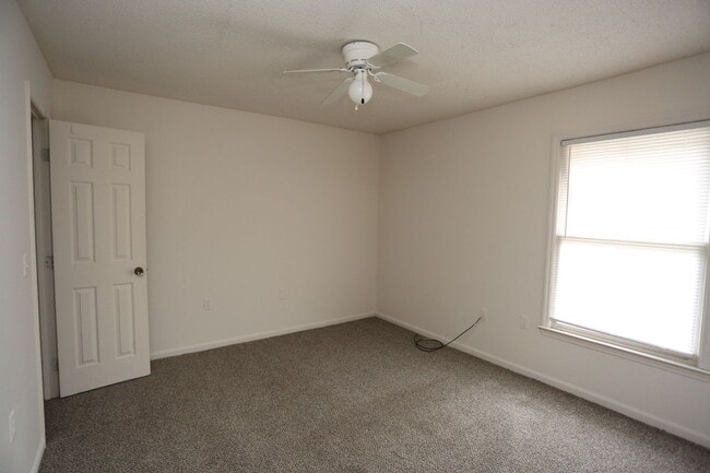 Building Photo - 140 Lanier Dr