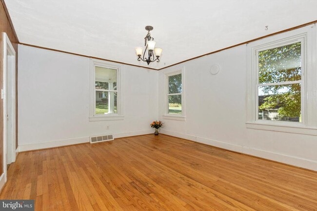 Building Photo - 13634 Glissans Mill Rd