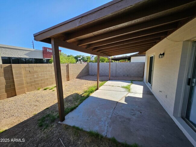 Building Photo - 1221 E Harmony Cir