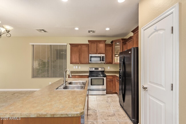 Building Photo - 15170 N 145th Ln