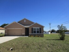 Building Photo - 913 SW 10th Pl