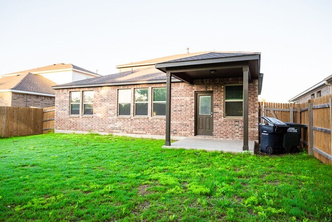 Building Photo - 1348 Eagle Ray St