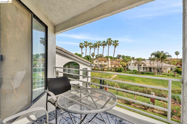 Building Photo - 5640 Edgeview Dr