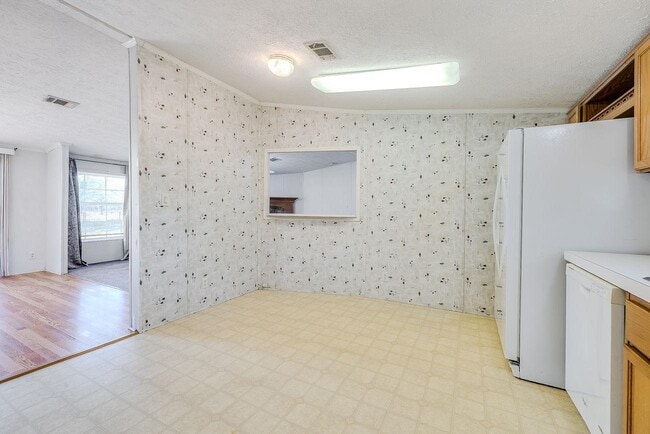 Building Photo - 1055 Low Ground Rd