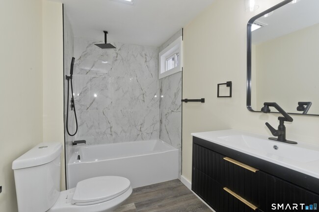 Building Photo - 47 Maple Ave